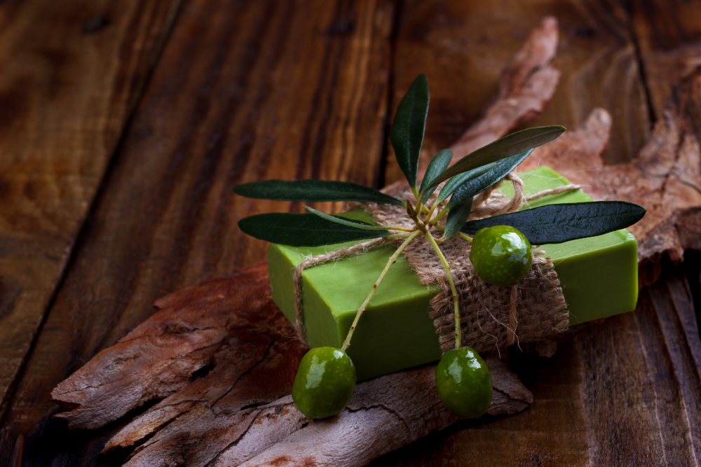 Imagen Jabón casero con aceite reciclado decorado con aceitunas